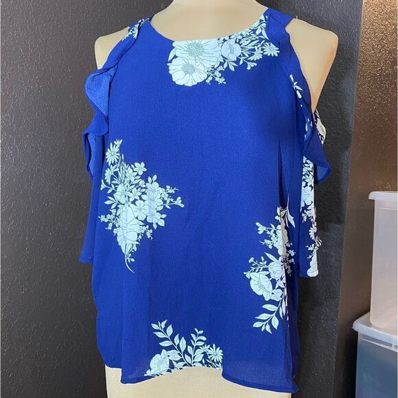 Haute Monde blue floral cold shoulder ruffle sleeve crinkle texture tunic top - Picture 7 of 7